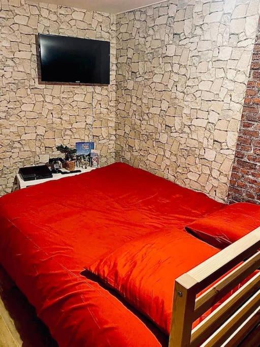 La Chambre Des Secrets Perougien Pérouges Exteriör bild